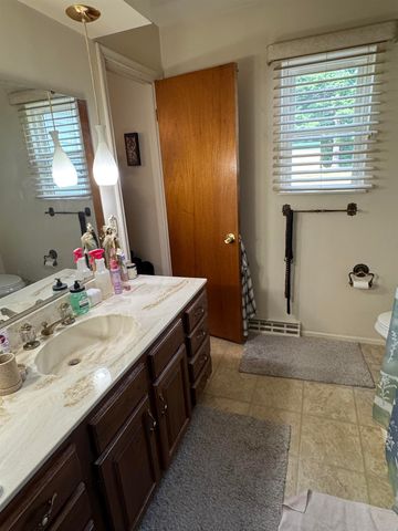 9090 Meadowland Drive, Grand Blanc, MI 48439