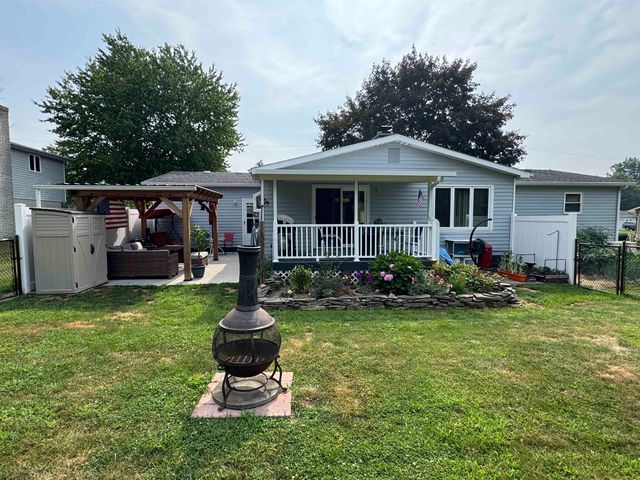 9090 Meadowland Drive, Grand Blanc, MI 48439