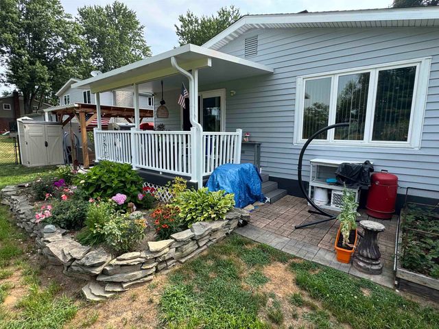9090 Meadowland Drive, Grand Blanc, MI 48439