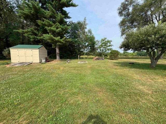 9090 Meadowland Drive, Grand Blanc, MI 48439