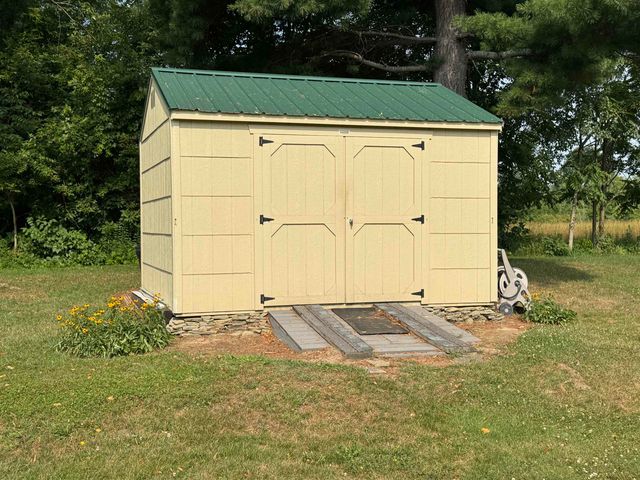 9090 Meadowland Drive, Grand Blanc, MI 48439