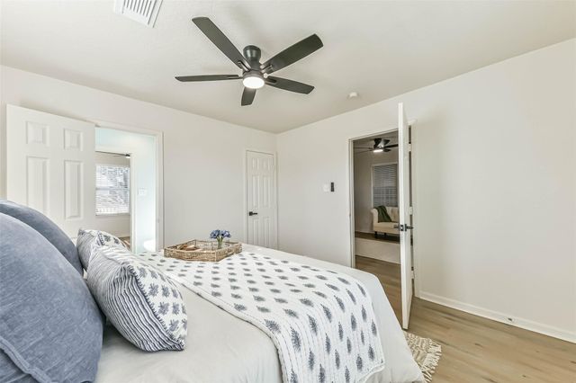 5828 Avenue T, Galveston, TX 77551