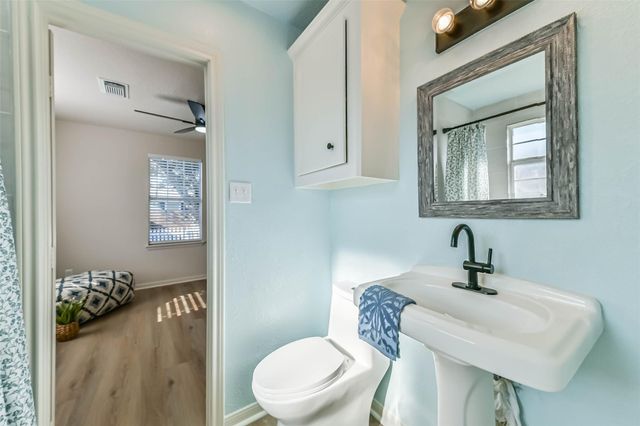 5828 Avenue T, Galveston, TX 77551