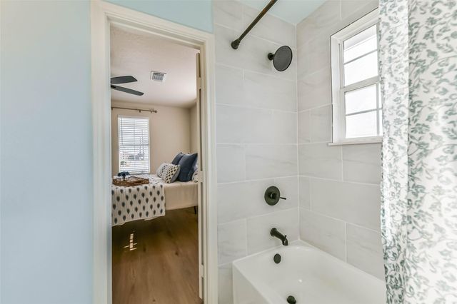 5828 Avenue T, Galveston, TX 77551