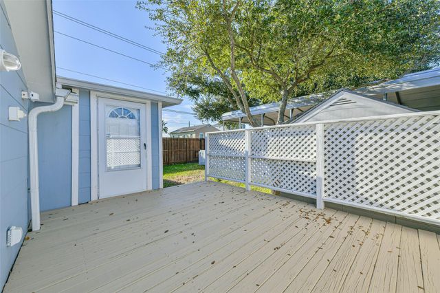 5828 Avenue T, Galveston, TX 77551