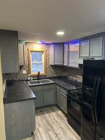 6024 N County Road 800 West, Yorktown, IN 47396