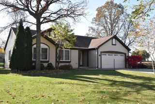 351 E Quail RUN, Oak Creek, WI 53154