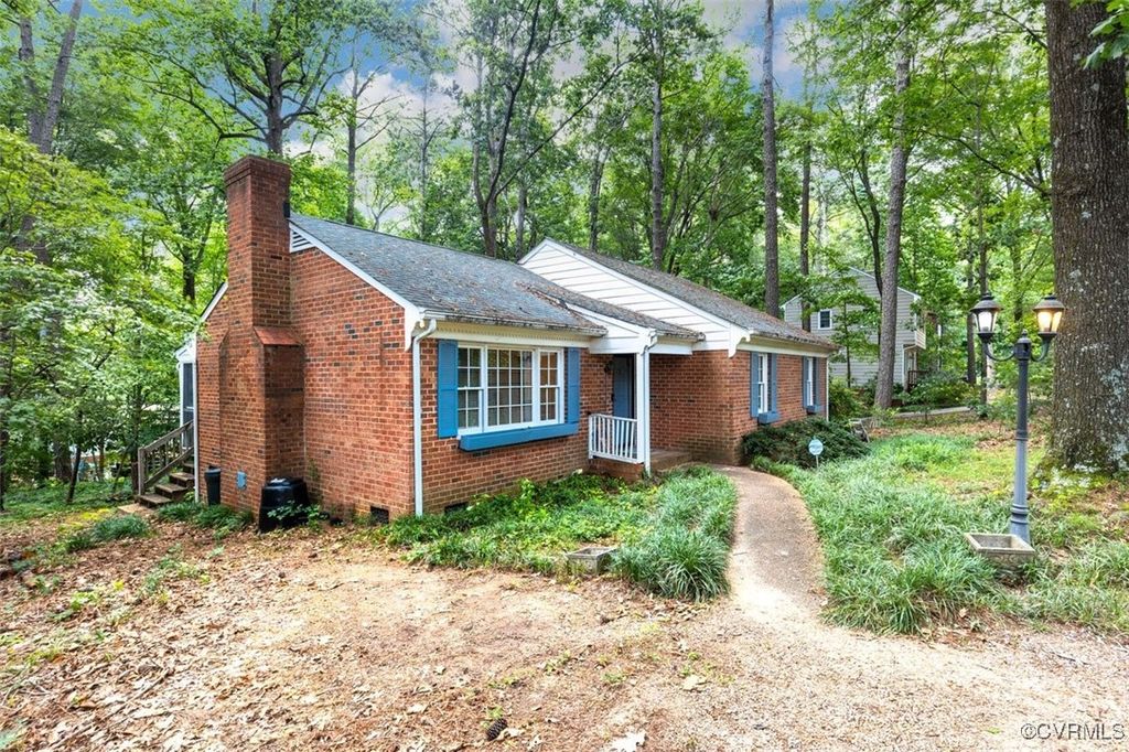 520 Dauphin Dr, Chesterfield, VA 23236