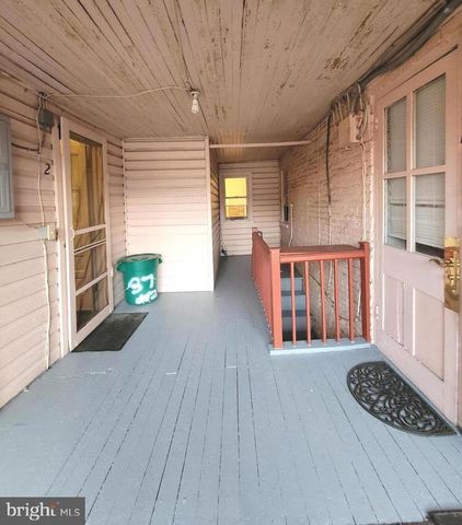 37 E MAIN ST #2, Waynesboro, PA 17268