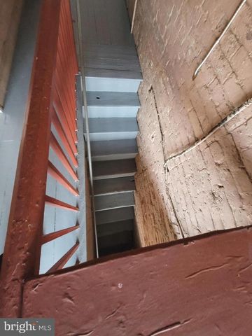 37 E MAIN ST #2, Waynesboro, PA 17268