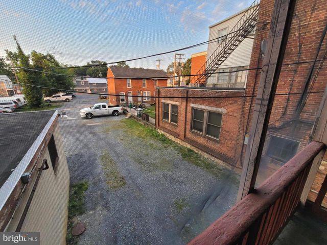 37 E MAIN ST #2, Waynesboro, PA 17268
