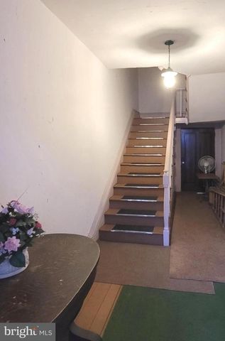 37 E MAIN ST #2, Waynesboro, PA 17268