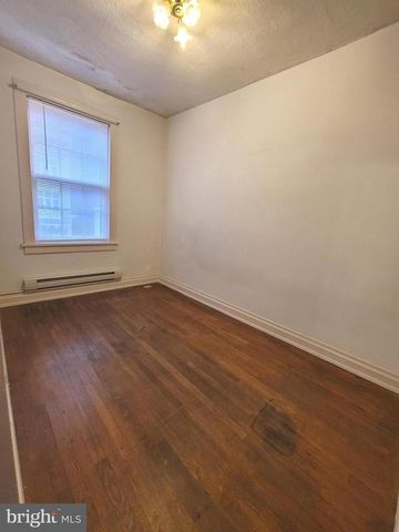 37 E MAIN ST #2, Waynesboro, PA 17268