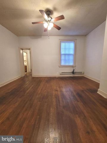 37 E MAIN ST #2, Waynesboro, PA 17268