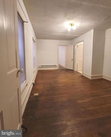 37 E MAIN ST #2, Waynesboro, PA 17268