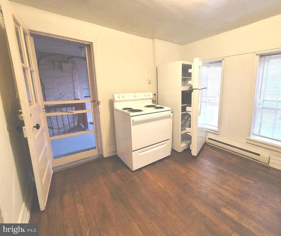 37 E MAIN ST #2, Waynesboro, PA 17268