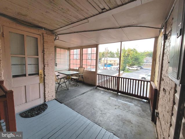 37 E MAIN ST #2, Waynesboro, PA 17268