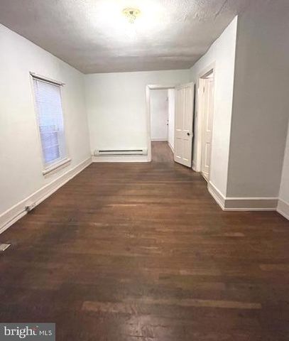 37 E MAIN ST #2, Waynesboro, PA 17268