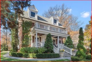 67 Tulip St, Summit City, NJ 07901