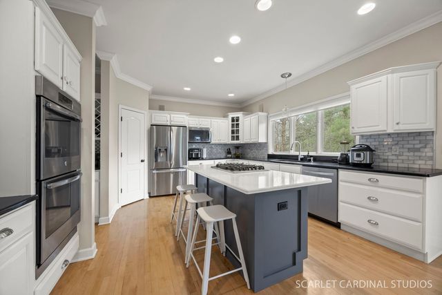 2412 Comstock Court, Naperville, IL 60564