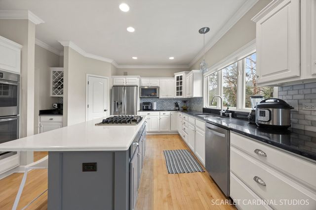 2412 Comstock Court, Naperville, IL 60564