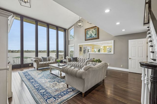 3211 Lakeshore Dr, Old Hickory, TN 37138