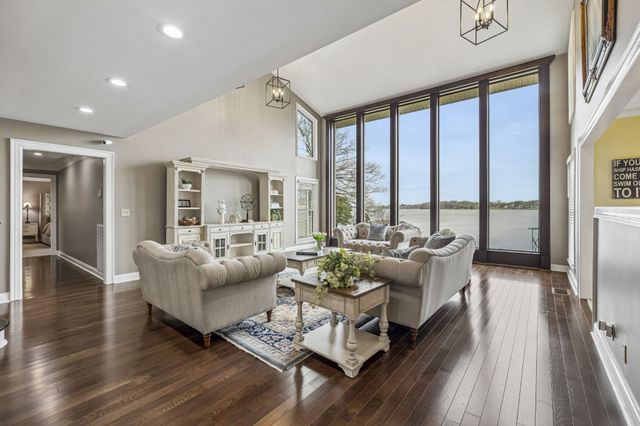 3211 Lakeshore Dr, Old Hickory, TN 37138