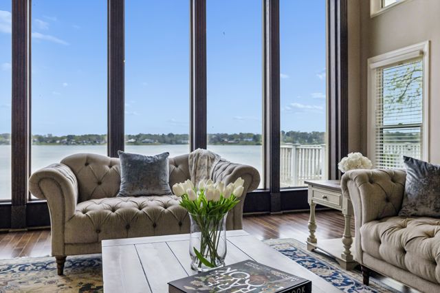 3211 Lakeshore Dr, Old Hickory, TN 37138