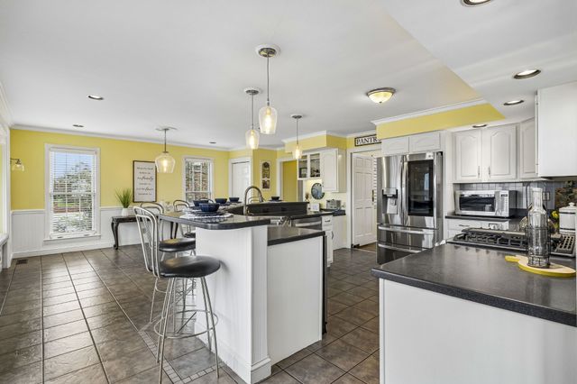 3211 Lakeshore Dr, Old Hickory, TN 37138