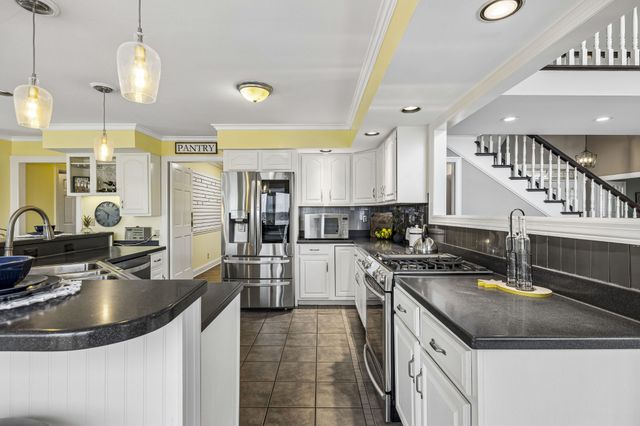 3211 Lakeshore Dr, Old Hickory, TN 37138