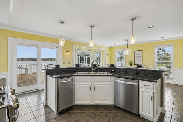 3211 Lakeshore Dr, Old Hickory, TN 37138