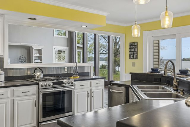 3211 Lakeshore Dr, Old Hickory, TN 37138