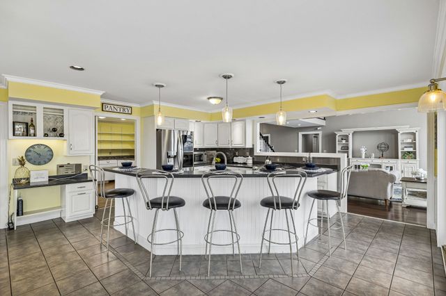 3211 Lakeshore Dr, Old Hickory, TN 37138