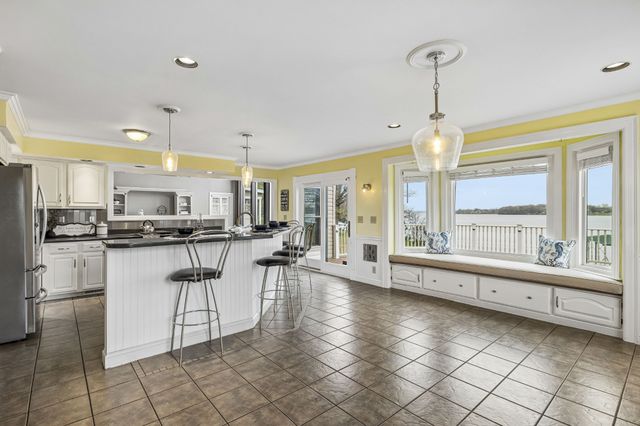 3211 Lakeshore Dr, Old Hickory, TN 37138