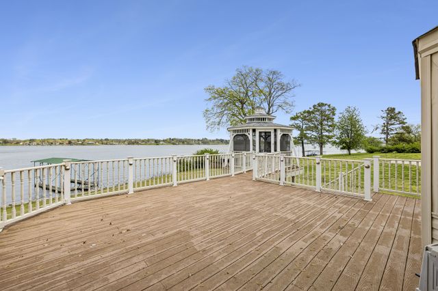 3211 Lakeshore Dr, Old Hickory, TN 37138