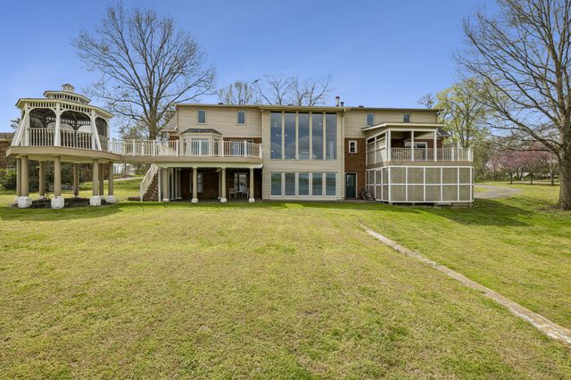 3211 Lakeshore Dr, Old Hickory, TN 37138