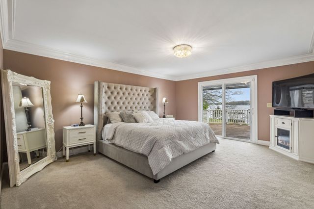 3211 Lakeshore Dr, Old Hickory, TN 37138