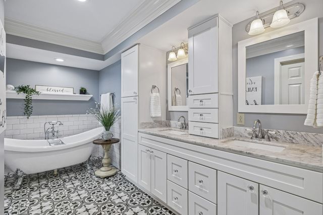 3211 Lakeshore Dr, Old Hickory, TN 37138