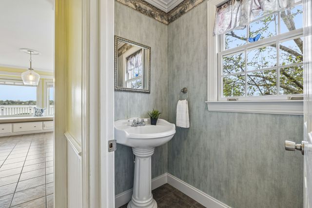 3211 Lakeshore Dr, Old Hickory, TN 37138