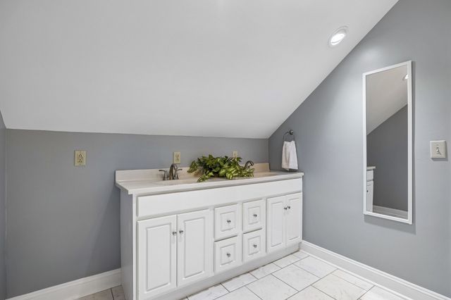 3211 Lakeshore Dr, Old Hickory, TN 37138