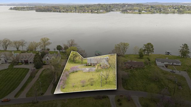 3211 Lakeshore Dr, Old Hickory, TN 37138