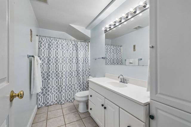 3211 Lakeshore Dr, Old Hickory, TN 37138