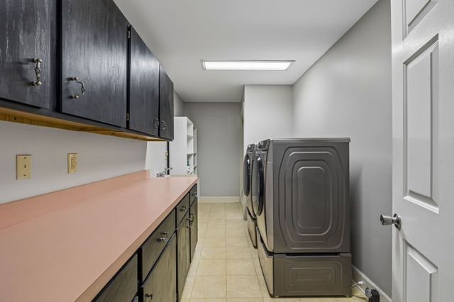 3211 Lakeshore Dr, Old Hickory, TN 37138