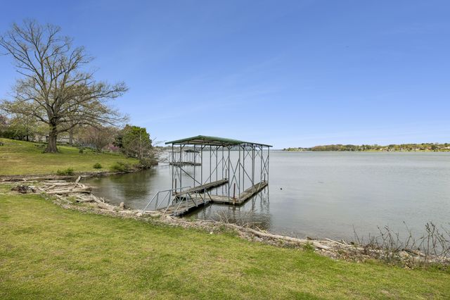 3211 Lakeshore Dr, Old Hickory, TN 37138