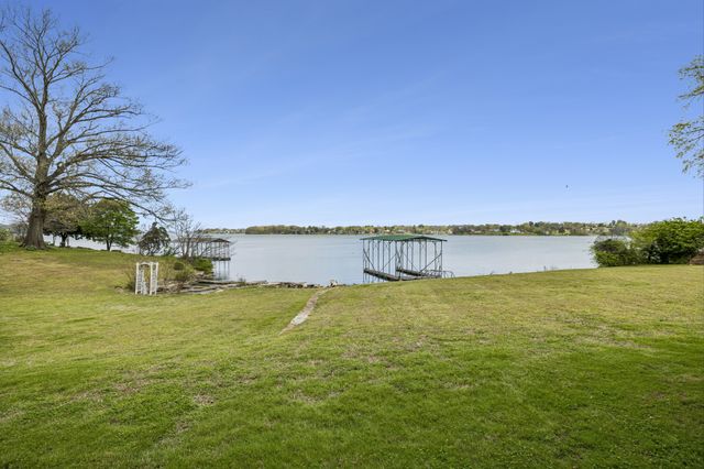 3211 Lakeshore Dr, Old Hickory, TN 37138