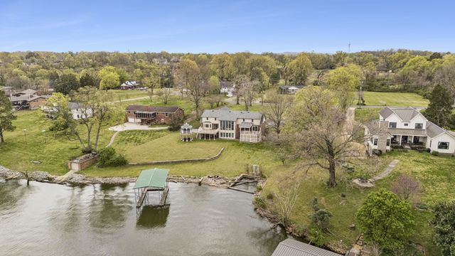 3211 Lakeshore Dr, Old Hickory, TN 37138