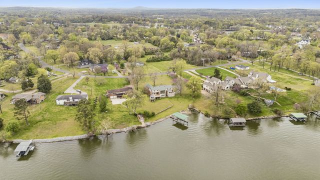 3211 Lakeshore Dr, Old Hickory, TN 37138