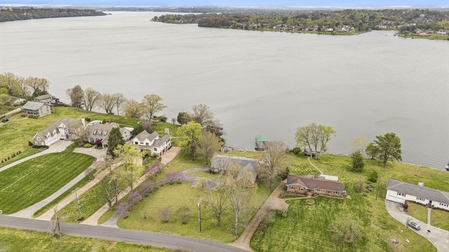 3211 Lakeshore Dr, Old Hickory, TN 37138