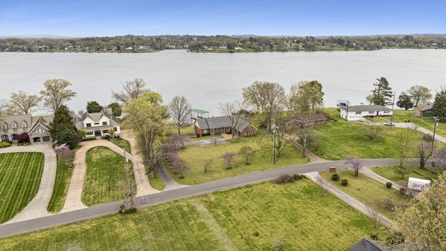 3211 Lakeshore Dr, Old Hickory, TN 37138