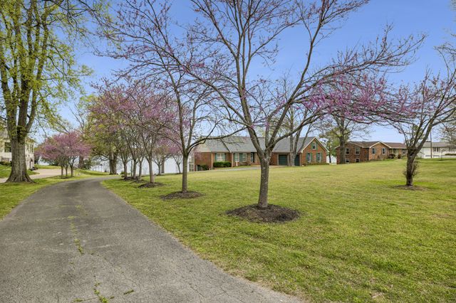 3211 Lakeshore Dr, Old Hickory, TN 37138